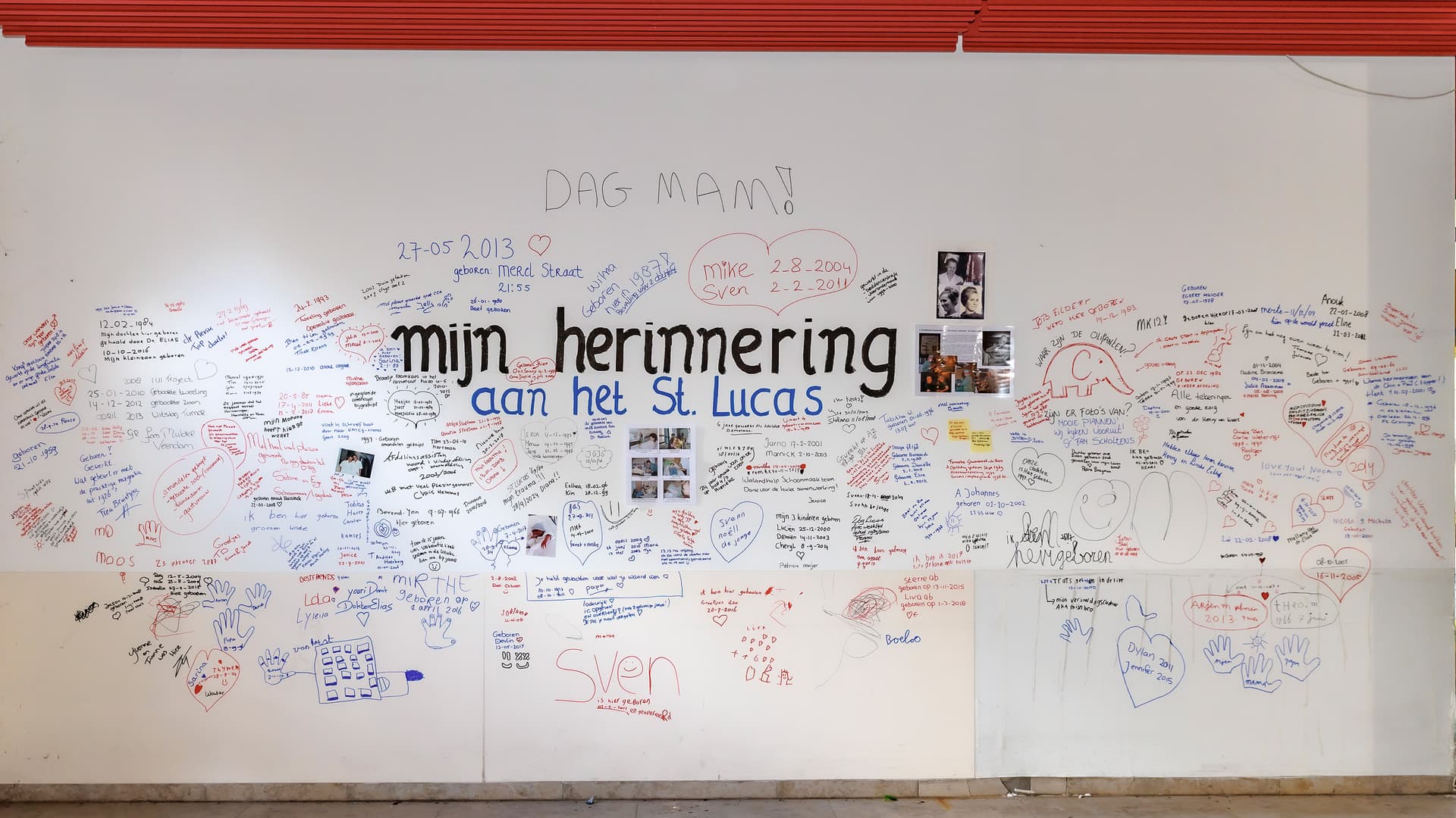 De herinneringsmuur in het St. Lucas